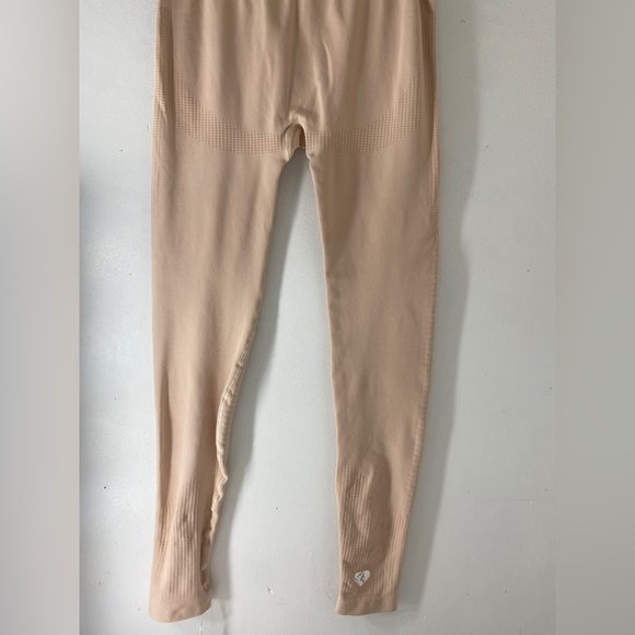 Woman’s best workout leggings - Picture 2 of 2